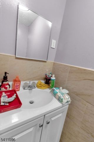 422 Schiller St, Elizabeth City, NJ 07206