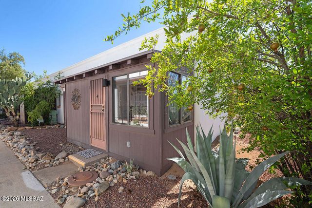 302 S Paseo Aguila, Green Valley, AZ 85614