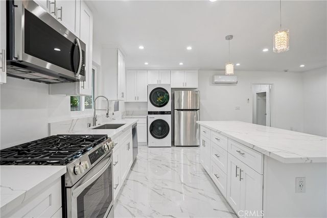 1464 N Allen Avenue, Altadena, CA 91104