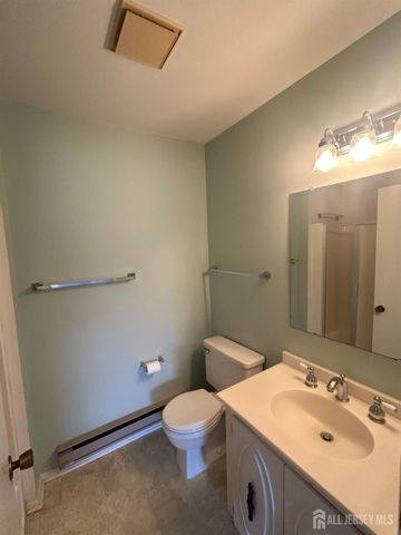 278 Crosse Drive 2H, Monroe, NJ 08831
