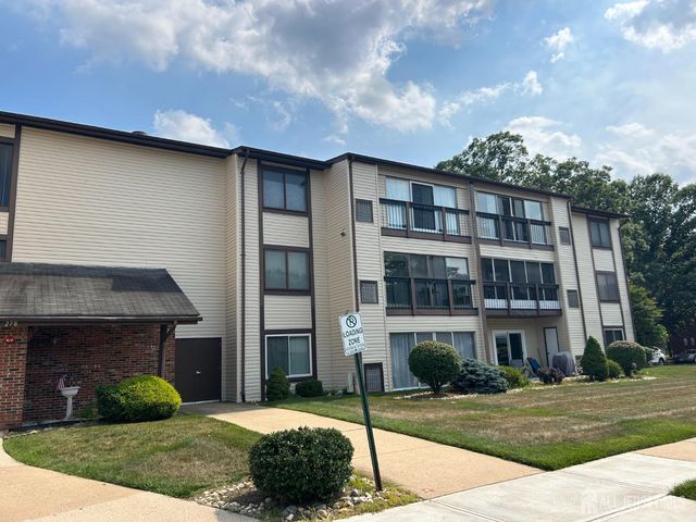 278 Crosse Drive 2H, Monroe, NJ 08831