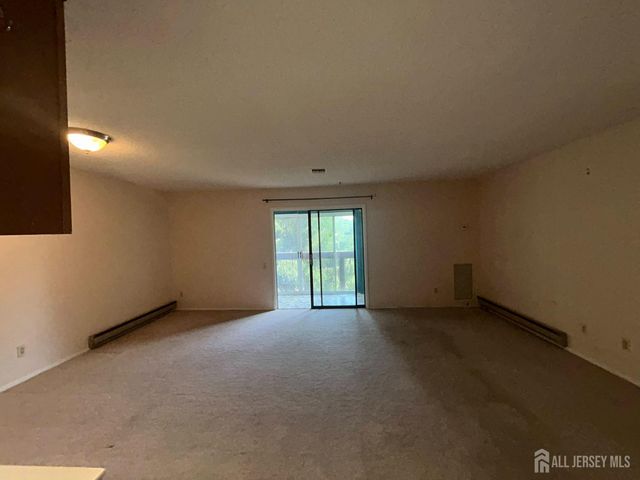 278 Crosse Drive 2H, Monroe, NJ 08831