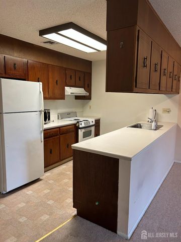 278 Crosse Drive 2H, Monroe, NJ 08831