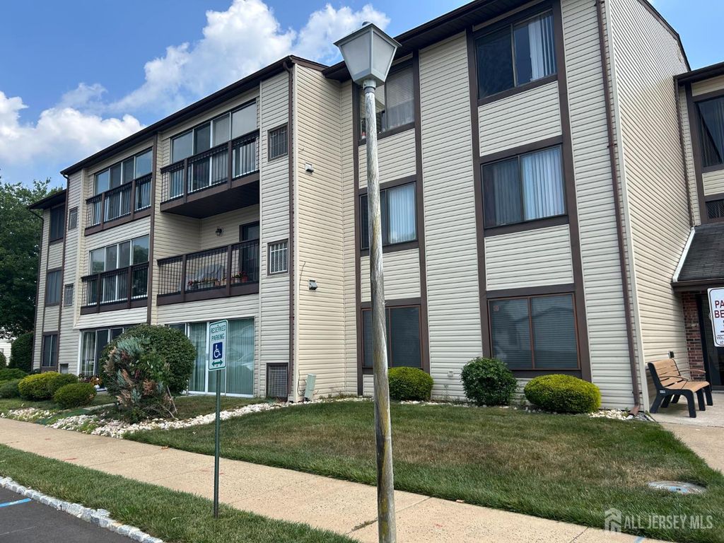 278 Crosse Drive 2H, Monroe, NJ 08831