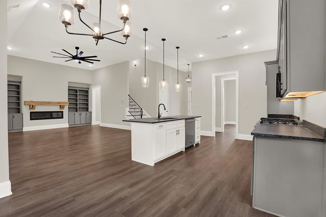 210 WELLINGTON CIR S, Oakland, TN 38068