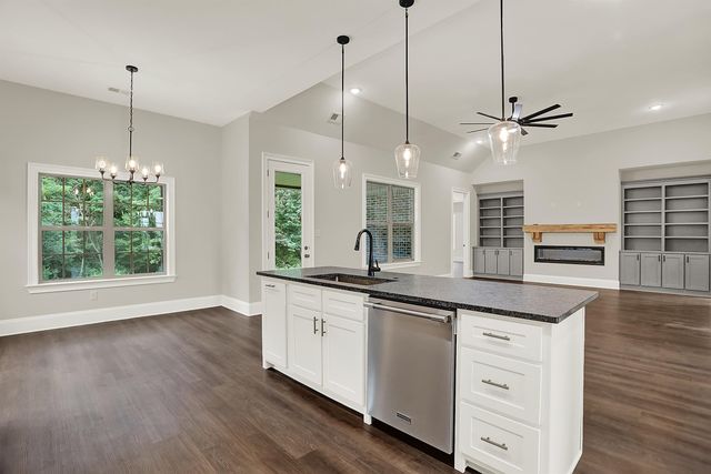 210 WELLINGTON CIR S, Oakland, TN 38068