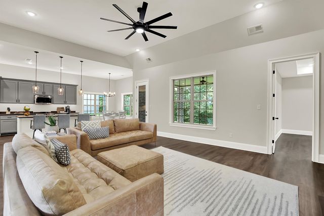 210 WELLINGTON CIR S, Oakland, TN 38068