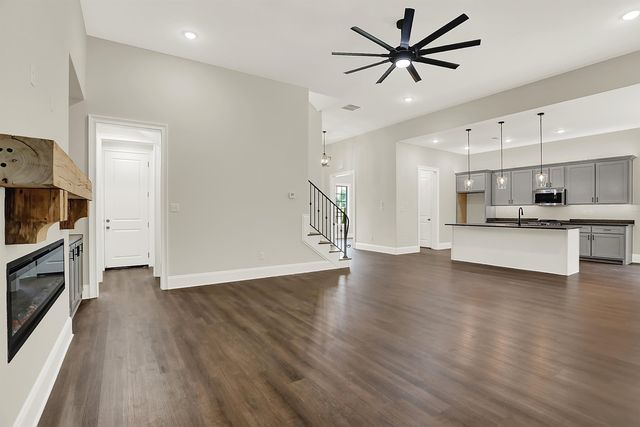 210 WELLINGTON CIR S, Oakland, TN 38068