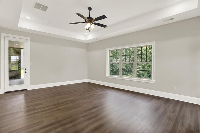 210 WELLINGTON CIR S, Oakland, TN 38068