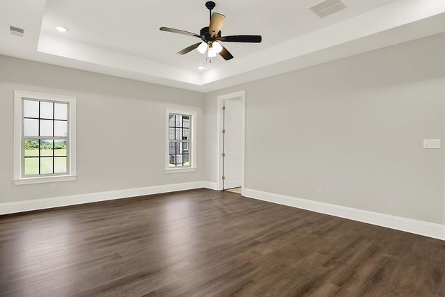 210 WELLINGTON CIR S, Oakland, TN 38068