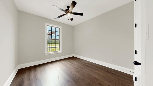 210 WELLINGTON CIR S, Oakland, TN 38068