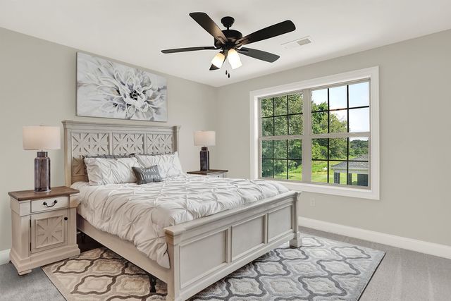 210 WELLINGTON CIR S, Oakland, TN 38068