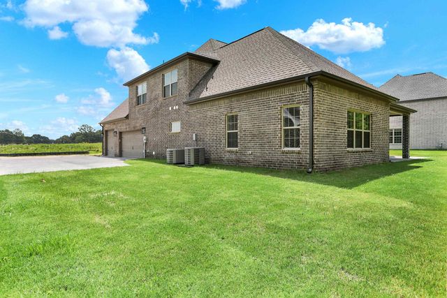 210 WELLINGTON CIR S, Oakland, TN 38068