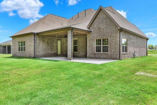 210 WELLINGTON CIR S, Oakland, TN 38068