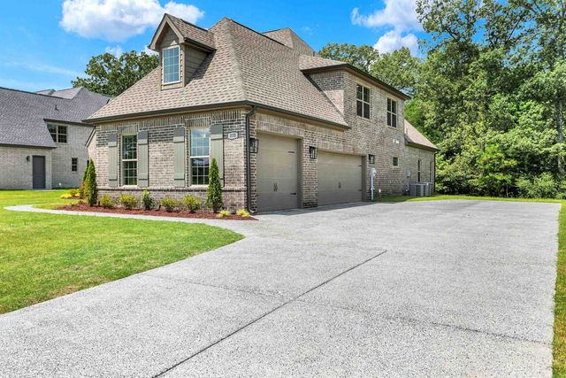 210 WELLINGTON CIR S, Oakland, TN 38068