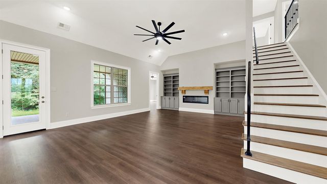 210 WELLINGTON CIR S, Oakland, TN 38068
