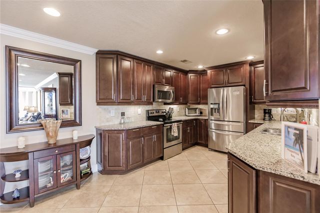 1055 W PEPPERTREE DRIVE 606AA, Sarasota, FL 34242