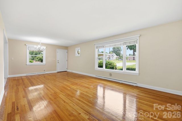 845 Sand Hill Road, Asheville, NC 28806