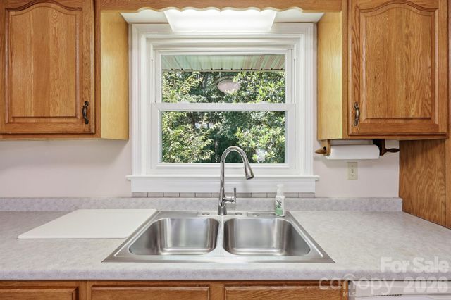 845 Sand Hill Road, Asheville, NC 28806
