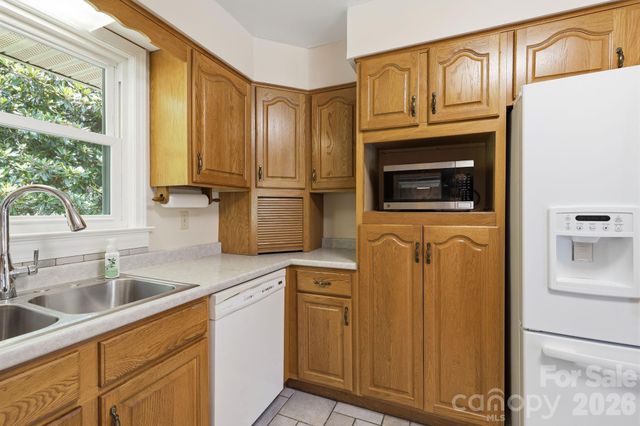 845 Sand Hill Road, Asheville, NC 28806