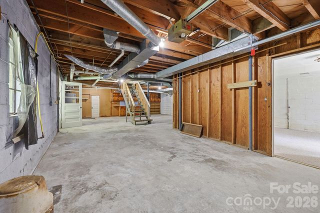 845 Sand Hill Road, Asheville, NC 28806
