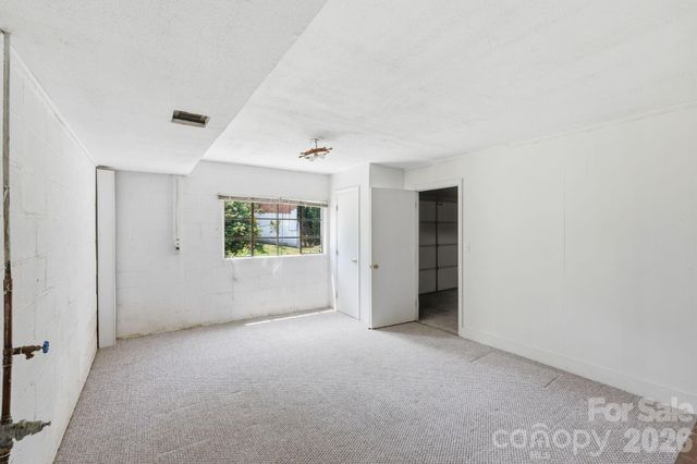 845 Sand Hill Road, Asheville, NC 28806