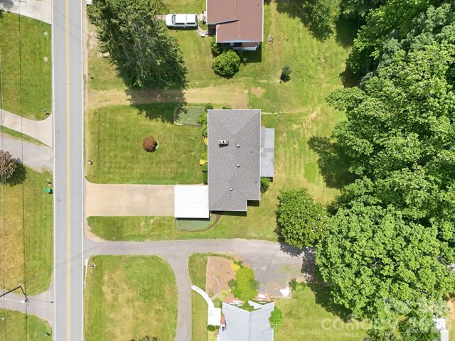 845 Sand Hill Road, Asheville, NC 28806