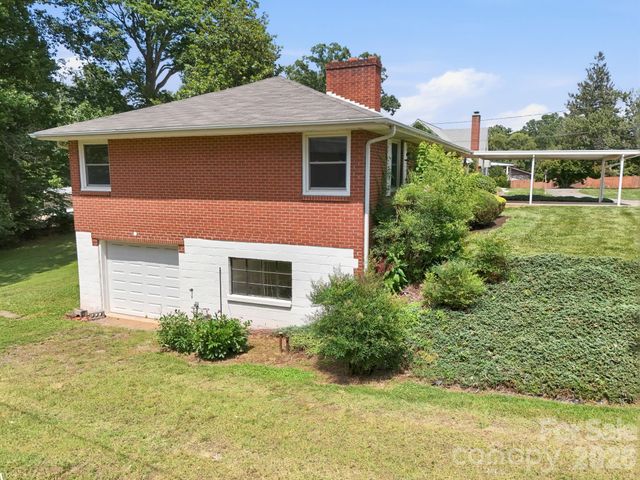 845 Sand Hill Road, Asheville, NC 28806
