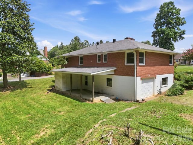 845 Sand Hill Road, Asheville, NC 28806
