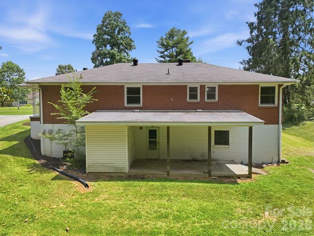 845 Sand Hill Road, Asheville, NC 28806