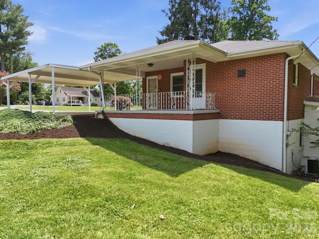 845 Sand Hill Road, Asheville, NC 28806