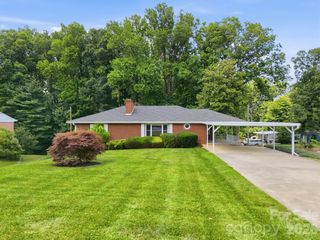 845 Sand Hill Road, Asheville, NC 28806