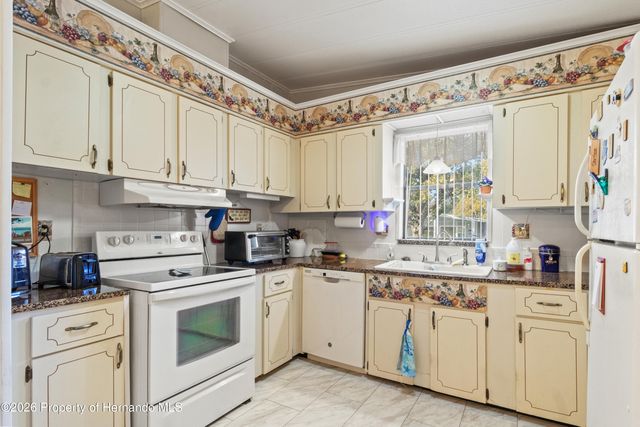 8134 Stockholm Street, Brooksville, FL 34613