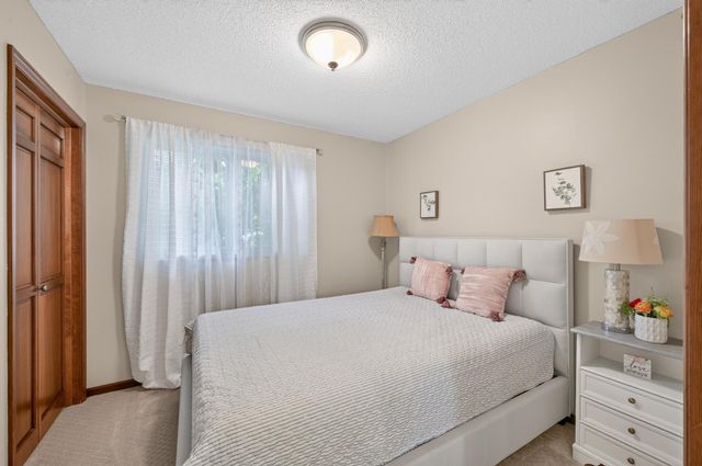 18425 Harrogate Drive, Eden Prairie, MN 55346
