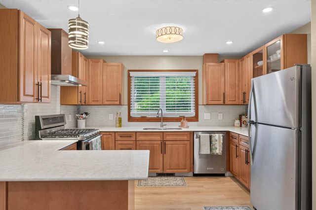18425 Harrogate Drive, Eden Prairie, MN 55346
