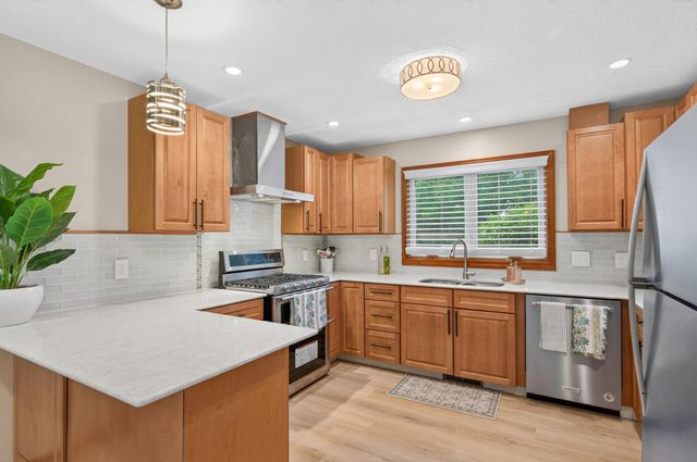 18425 Harrogate Drive, Eden Prairie, MN 55346