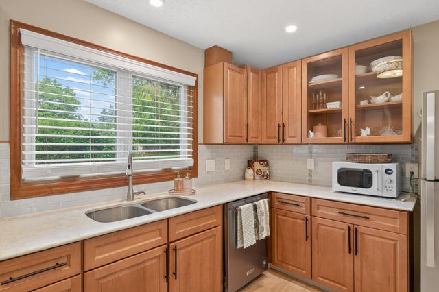 18425 Harrogate Drive, Eden Prairie, MN 55346