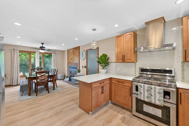 18425 Harrogate Drive, Eden Prairie, MN 55346