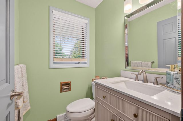 18425 Harrogate Drive, Eden Prairie, MN 55346