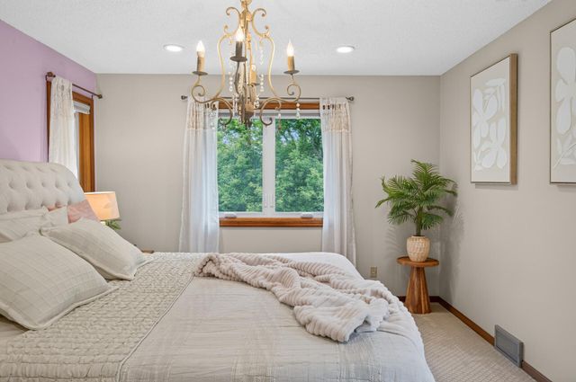 18425 Harrogate Drive, Eden Prairie, MN 55346