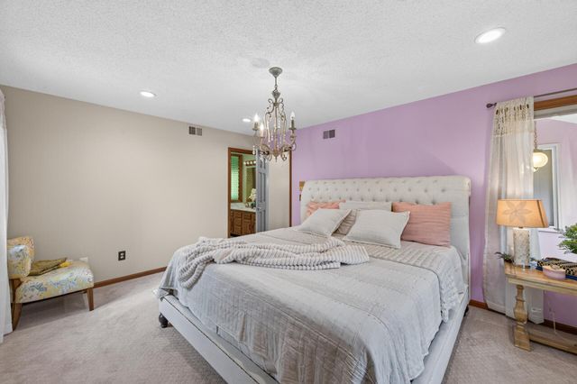 18425 Harrogate Drive, Eden Prairie, MN 55346