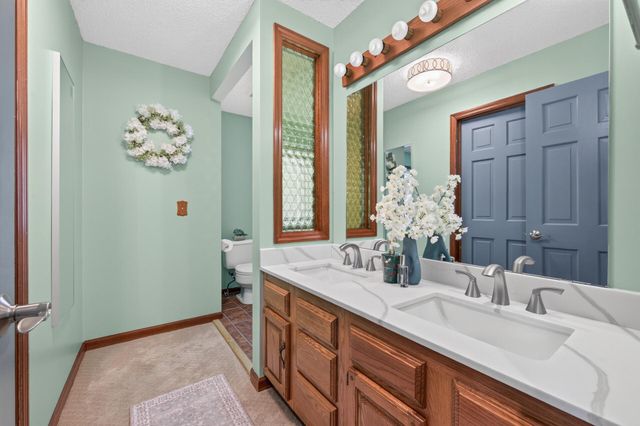 18425 Harrogate Drive, Eden Prairie, MN 55346