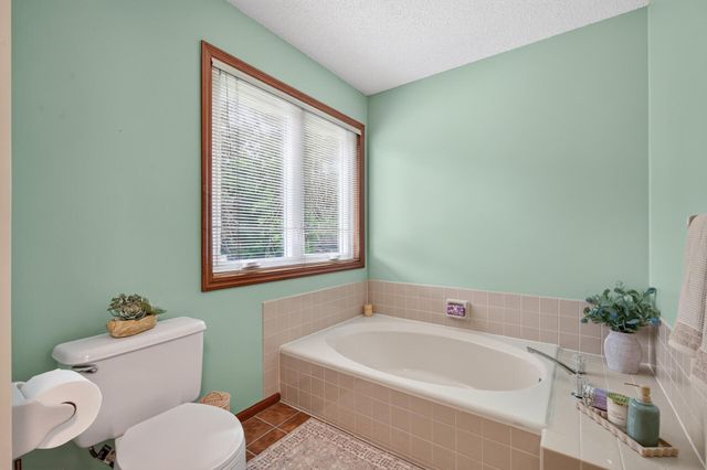 18425 Harrogate Drive, Eden Prairie, MN 55346