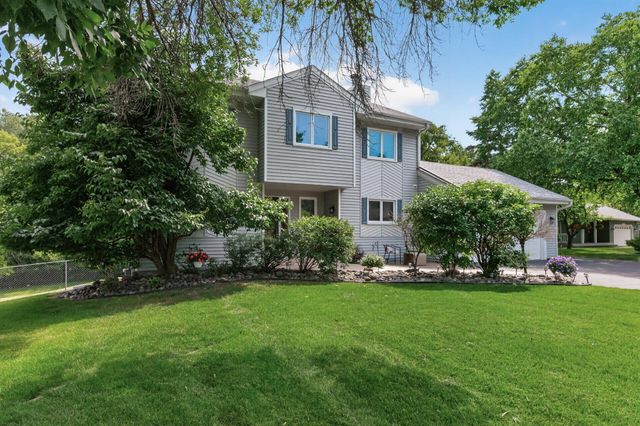18425 Harrogate Drive, Eden Prairie, MN 55346