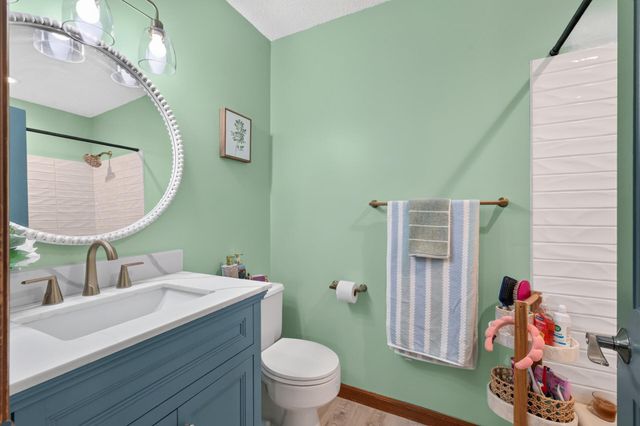 18425 Harrogate Drive, Eden Prairie, MN 55346