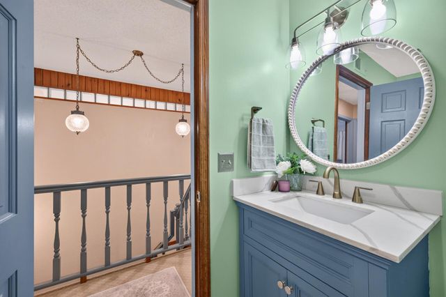 18425 Harrogate Drive, Eden Prairie, MN 55346