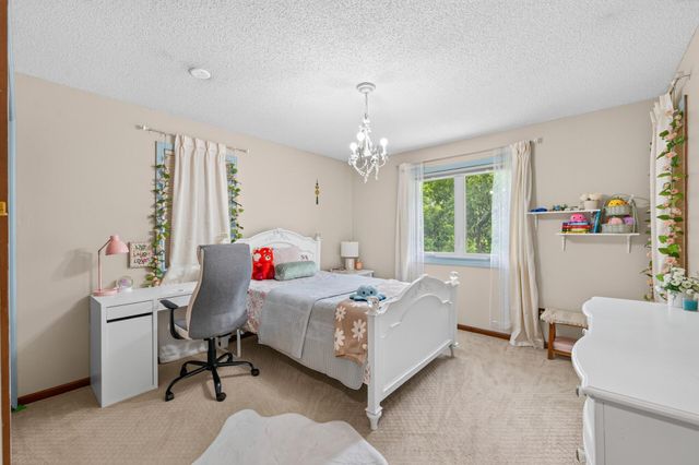 18425 Harrogate Drive, Eden Prairie, MN 55346