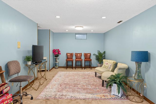 18425 Harrogate Drive, Eden Prairie, MN 55346