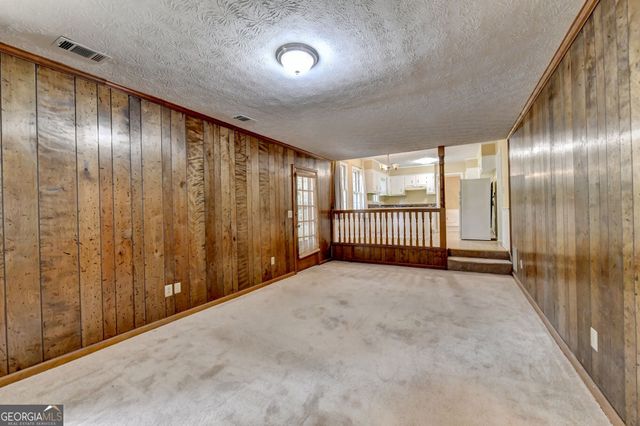 567 Planters Row SW, Lilburn, GA 30047