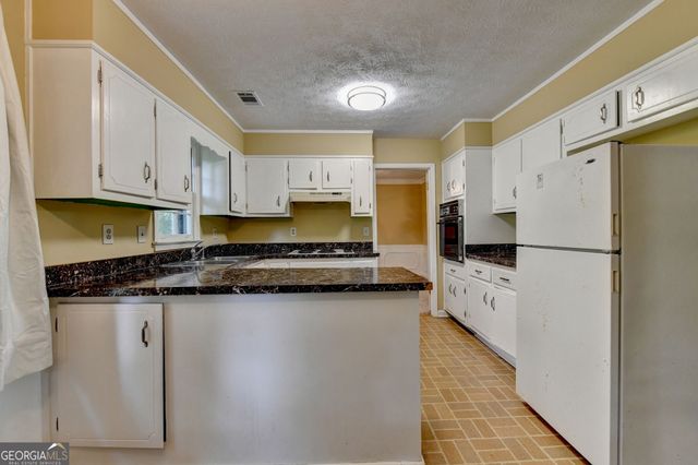 567 Planters Row SW, Lilburn, GA 30047